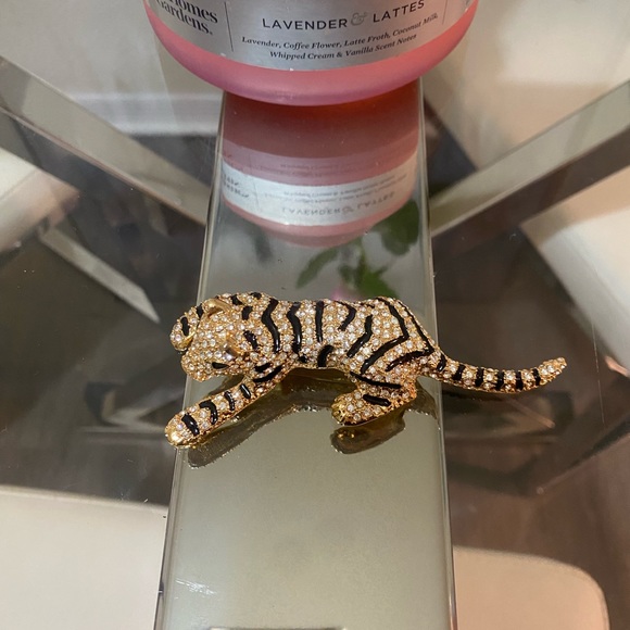 Vintage Rhinestone& Black Enamel Leopard Brooch - Picture 2 of 9